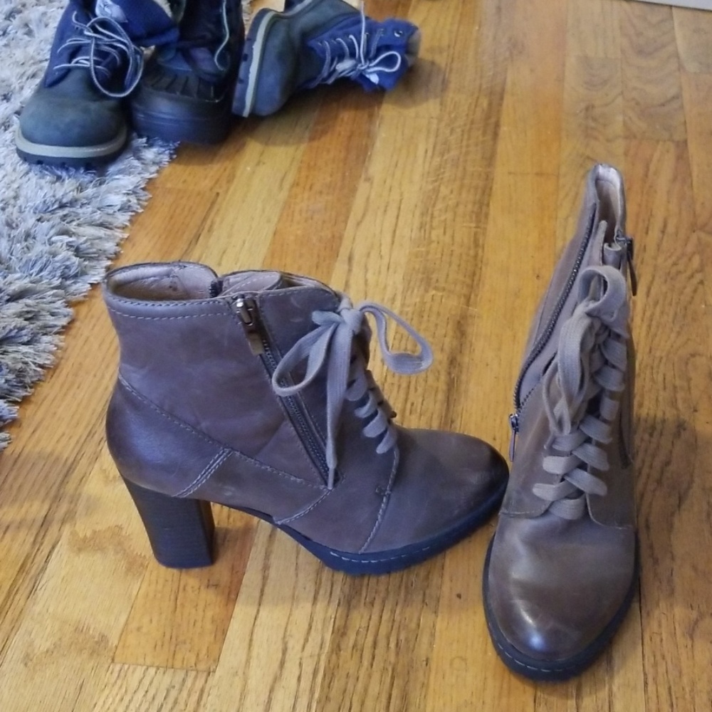 Boots - Picture 2 of 6